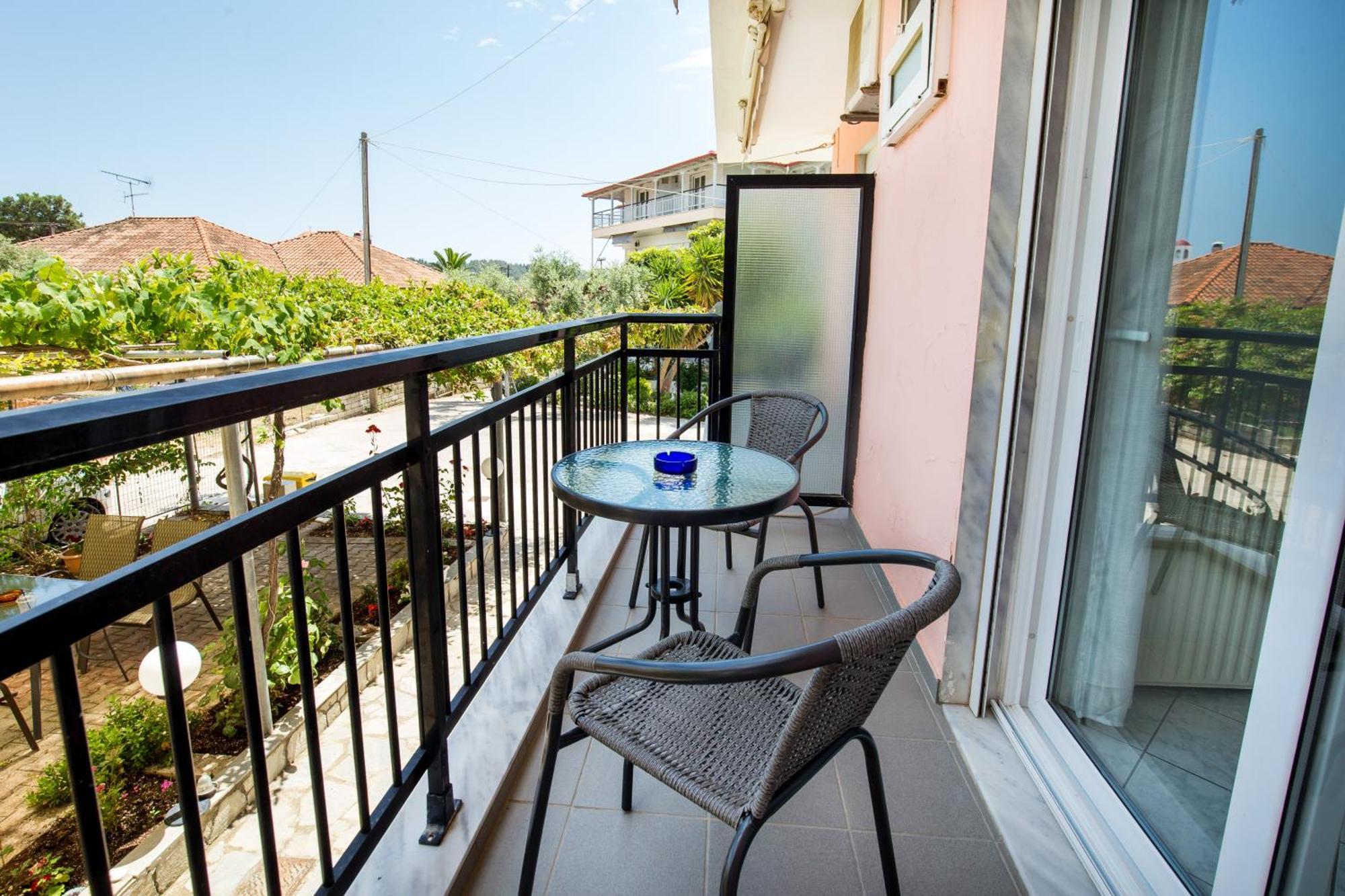 Ianos Apartments Potos Exterior foto